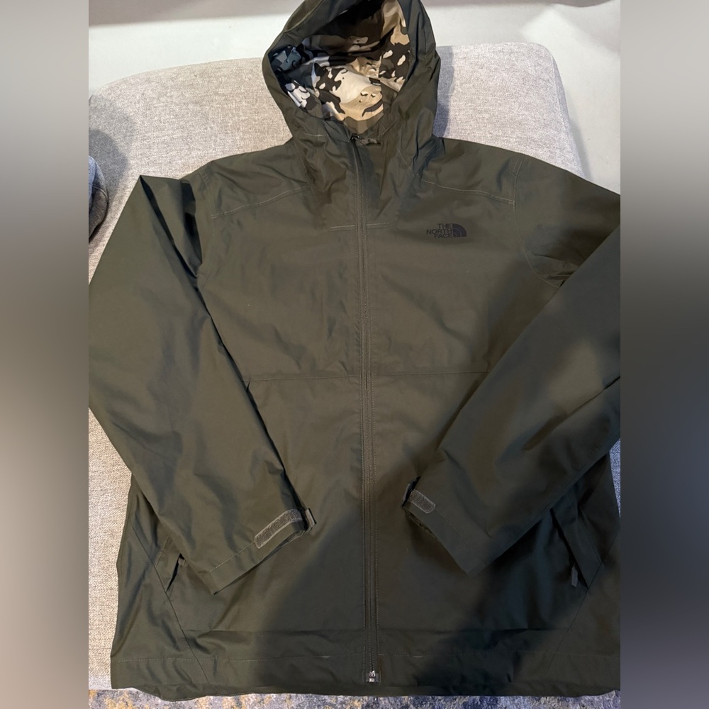 Men’s North Face rain jacket Sz Large